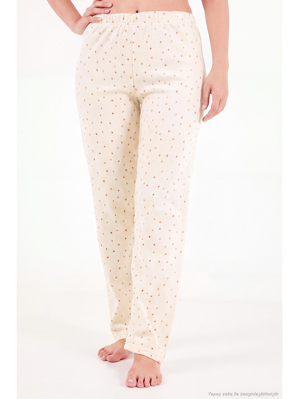 Ekru Desenli Yumuşak Dokulu Kışlık Polar Kadın Pijama Takımı 6575031-5
