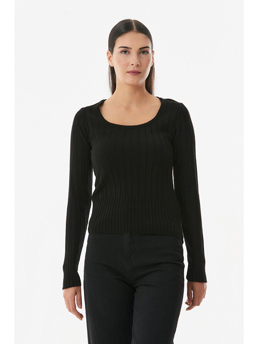 Siyah Kare Yaka Triko Kazak