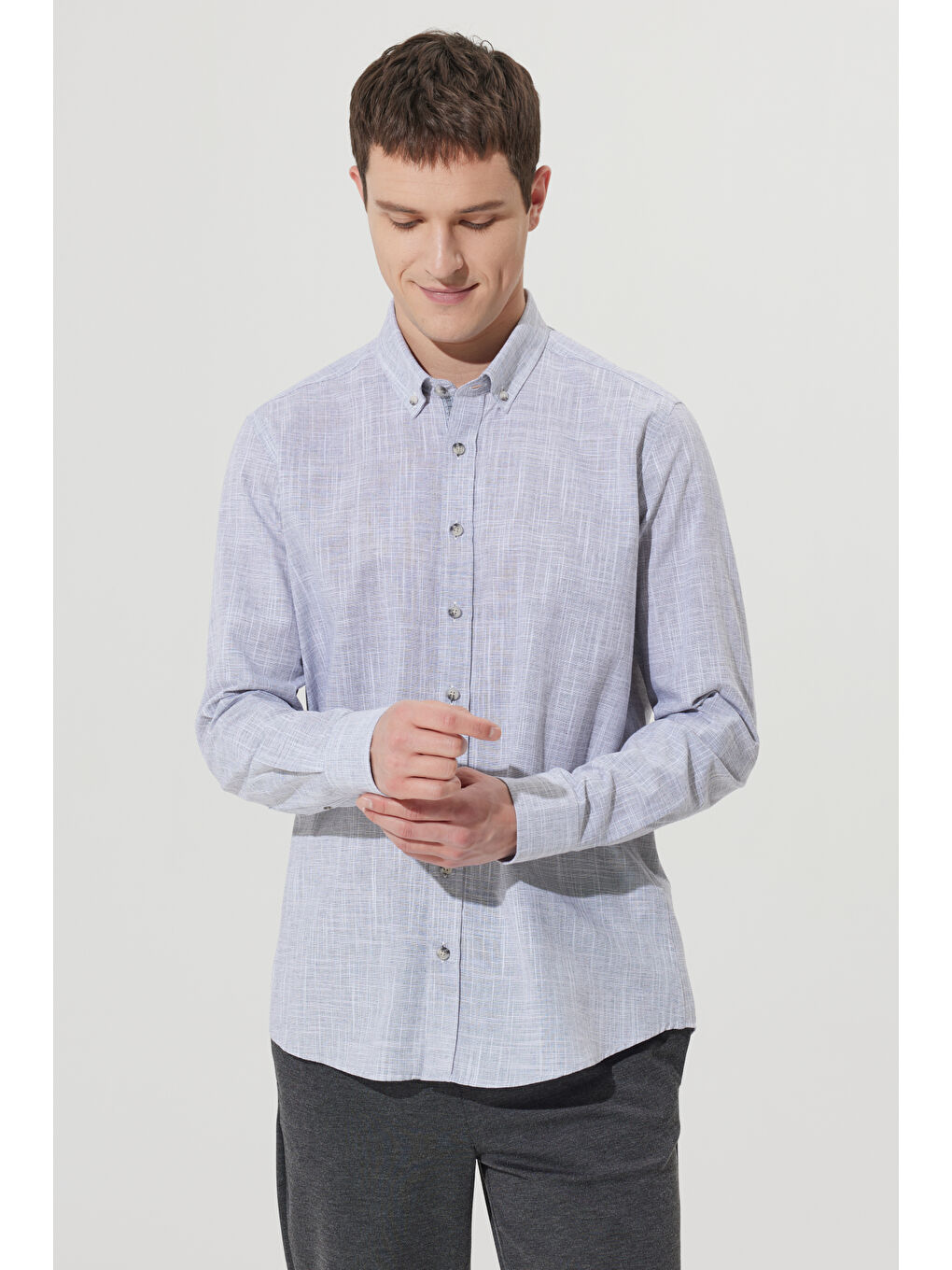 Erkek Antrasit Slim Fit Dar Kesim Düğmeli Yaka Keten Görünümlü %100 Pamuk Flamlı Gömlek-4