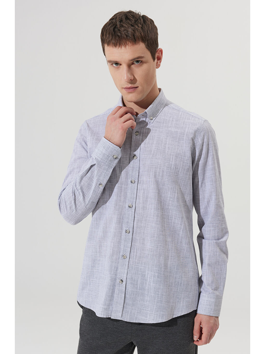 Erkek Antrasit Slim Fit Dar Kesim Düğmeli Yaka Keten Görünümlü %100 Pamuk Flamlı Gömlek-5