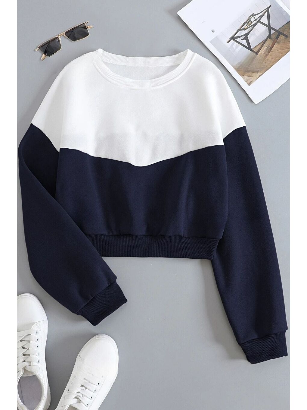 Trendseninle Kadın Beyaz Laci Yatay Blok Renkli Bel Crop Detay Bisiklet Yaka Oversize Sweatshirt