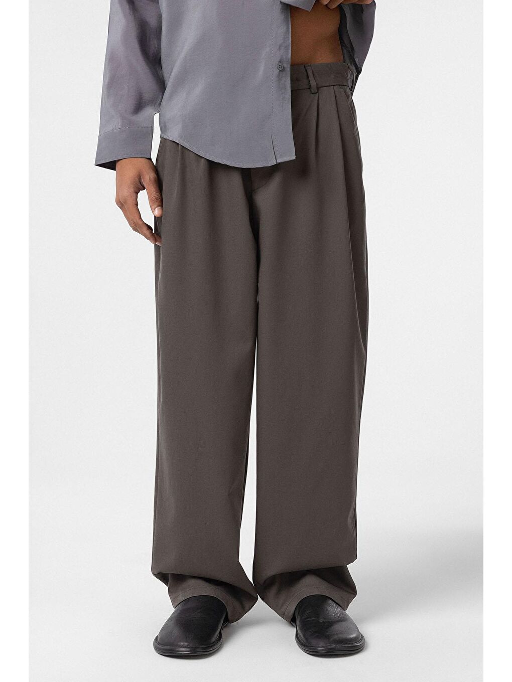 Gri Baggy Fit Pileli Kumaş Erkek Pantolon Füme-2