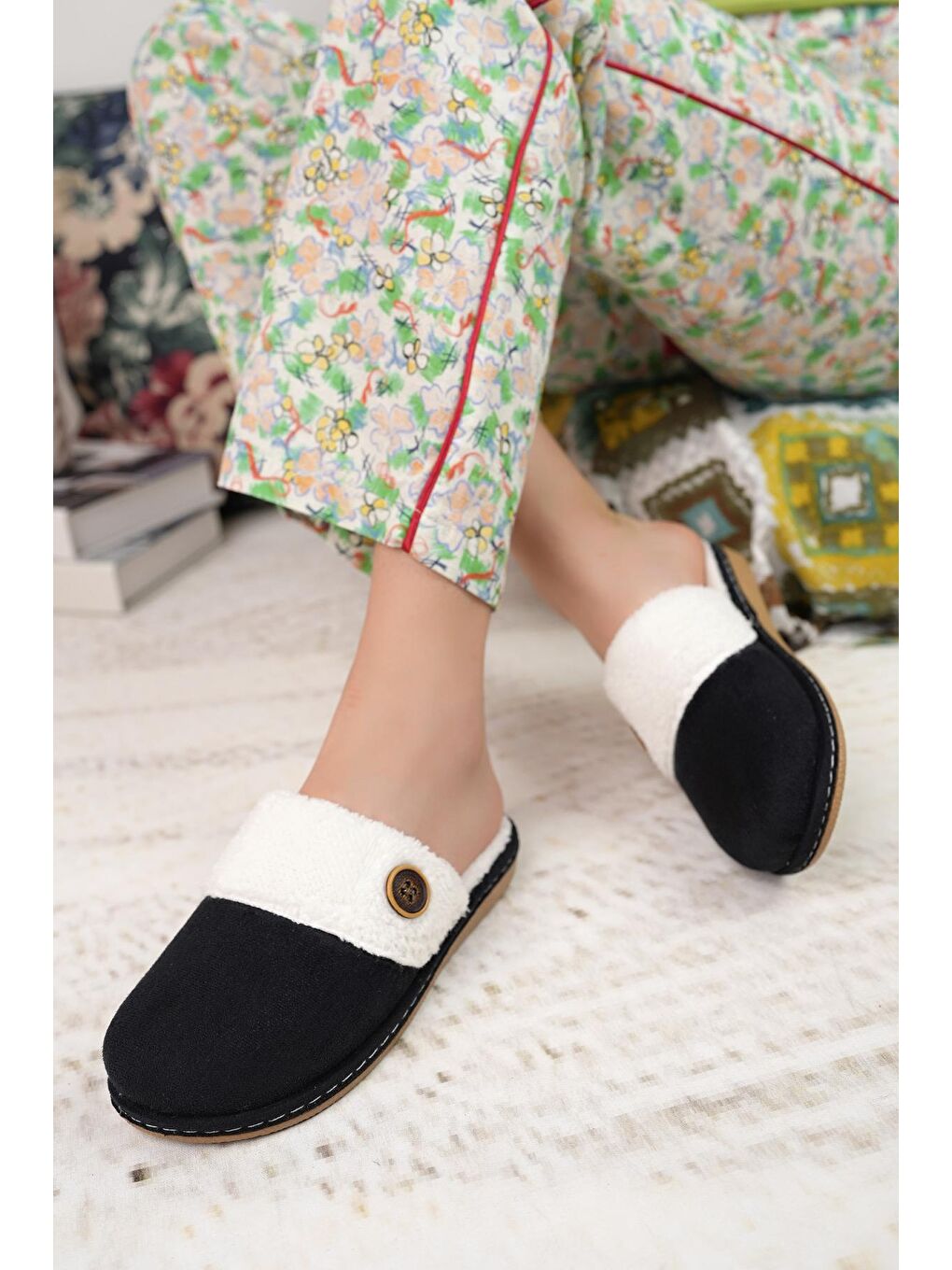 Siyah CARMEN Kadın Ev Terliği Kışlık Topuklu Terlik-1