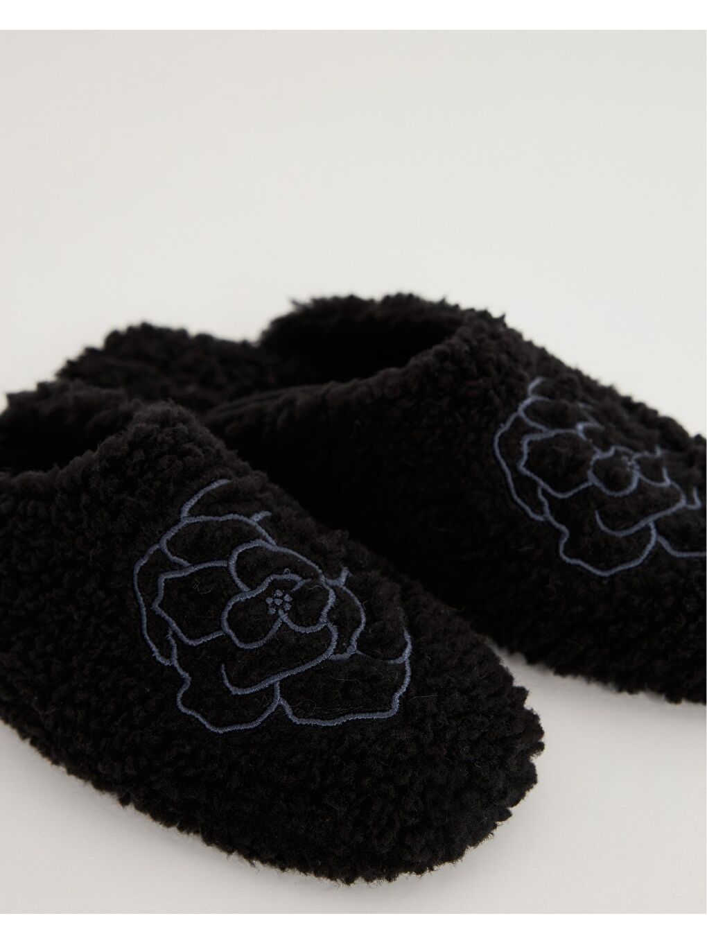 Siyah Kadın Gül Desenli Ev Terliği Bloom-1
