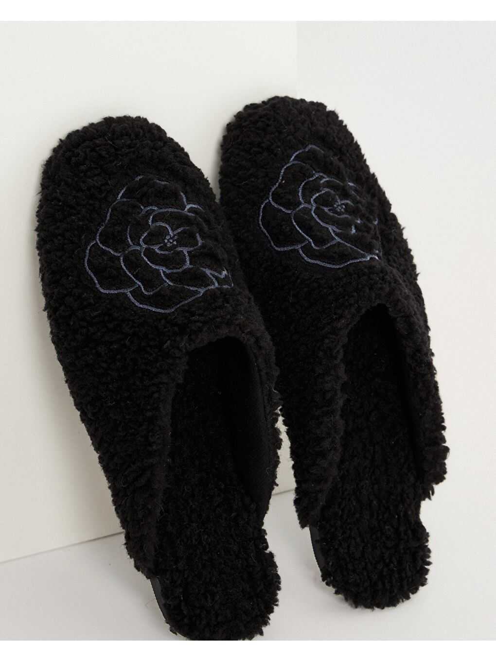 Siyah Kadın Gül Desenli Ev Terliği Bloom-2