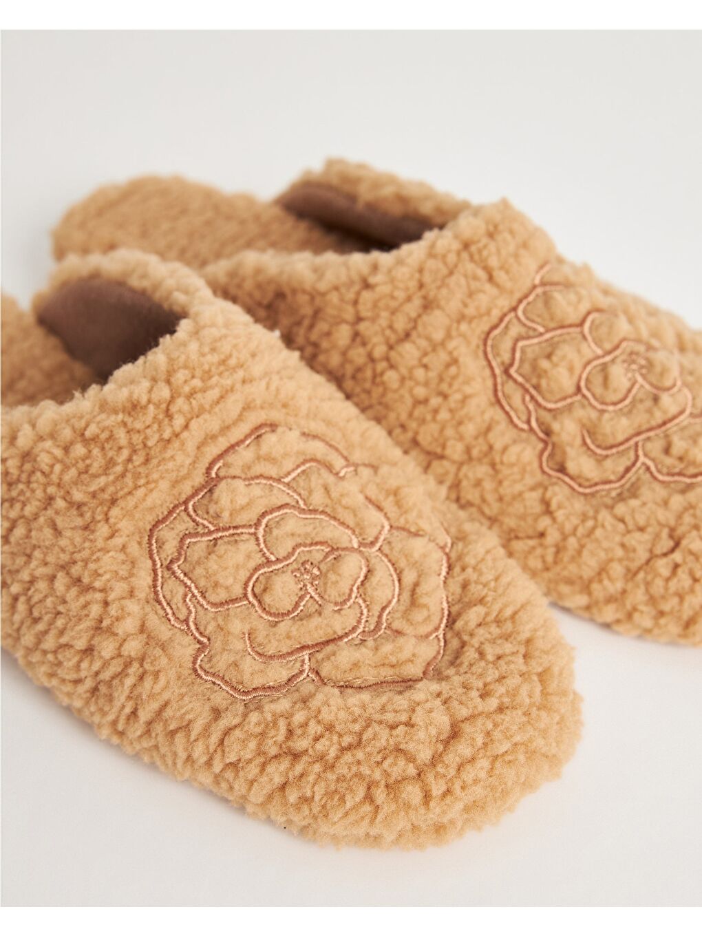 Kahverengi Kadın Gül Desenli Ev Terliği Bloom-1