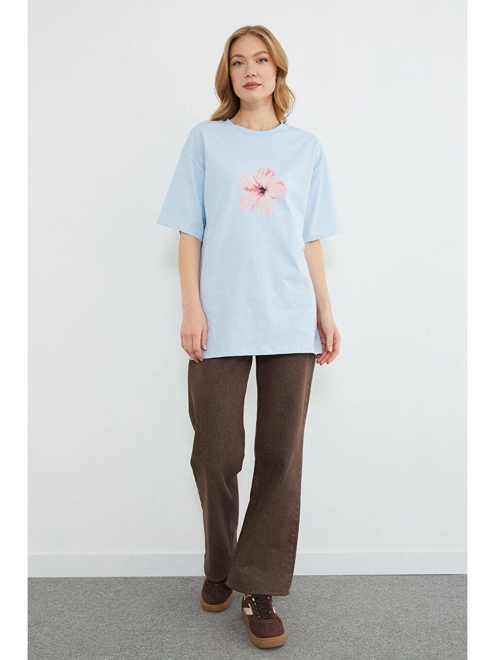 Mavi Hibiscus Çiçeği Baskılı Oversize Tişört-2