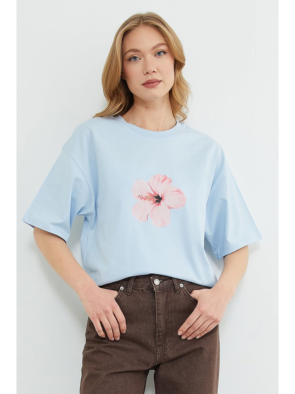 Mavi Hibiscus Çiçeği Baskılı Oversize Tişört-3