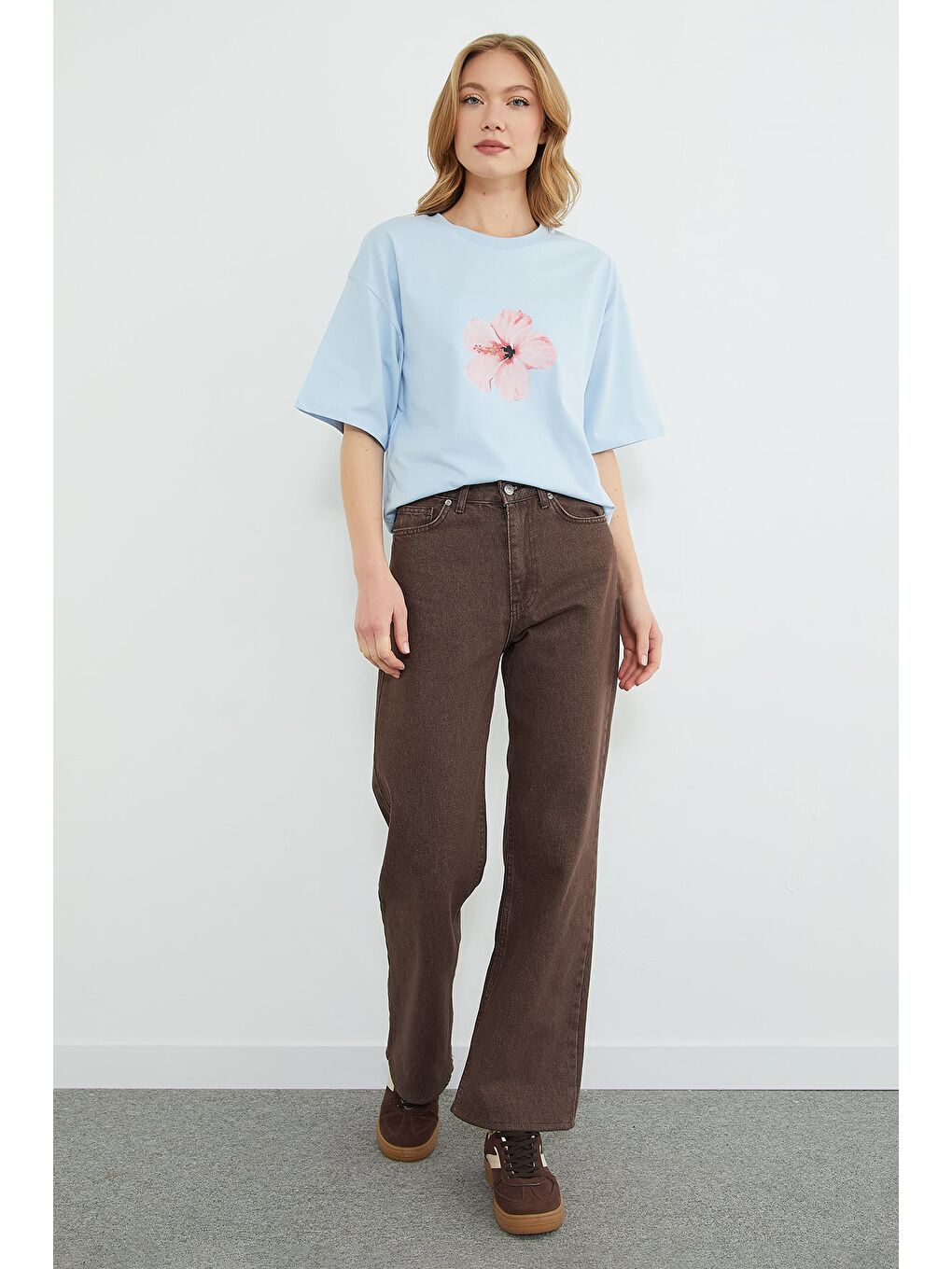 Mavi Hibiscus Çiçeği Baskılı Oversize Tişört-4