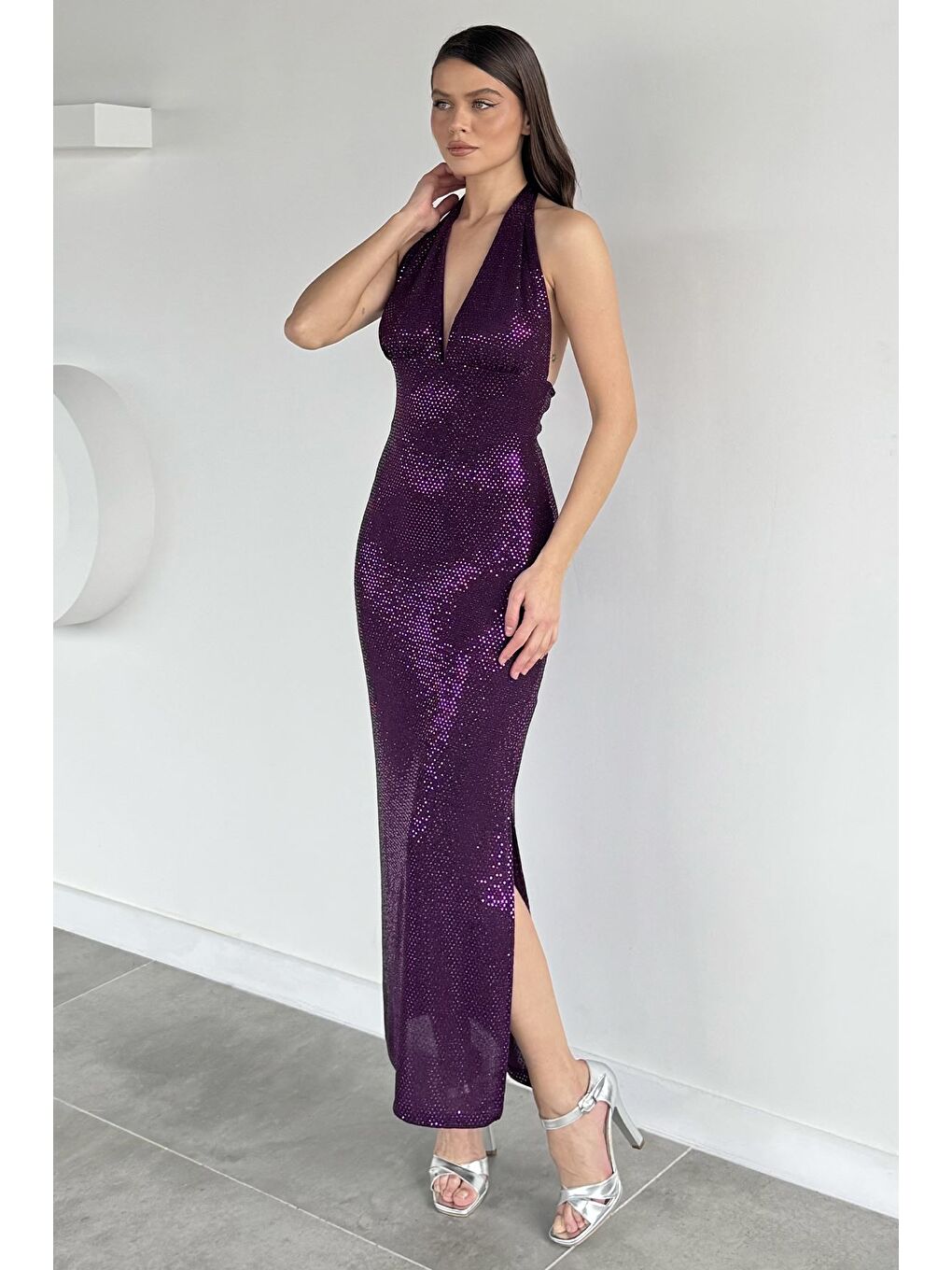 Mor Boyun Bağlamalı Sırt Dekolteli Yırtmaç Detaylı Pul Payet Abiye-1