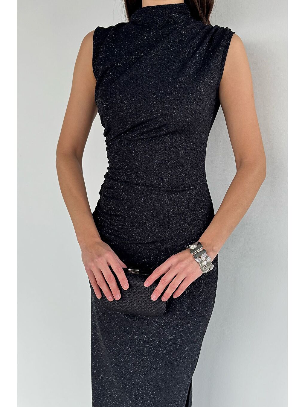 Siyah Sim Detaylı Drapeli Abiye Elbise-3