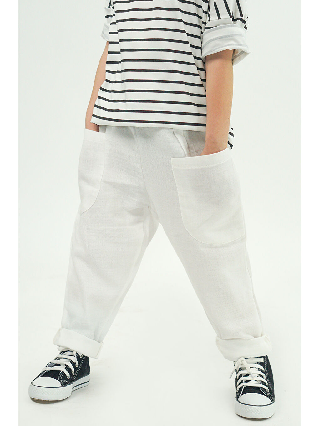 Lila Boyfriend Beyaz Müslin Pantolon + Siyah Beyaz Çizgili Penye T-Shirt-1