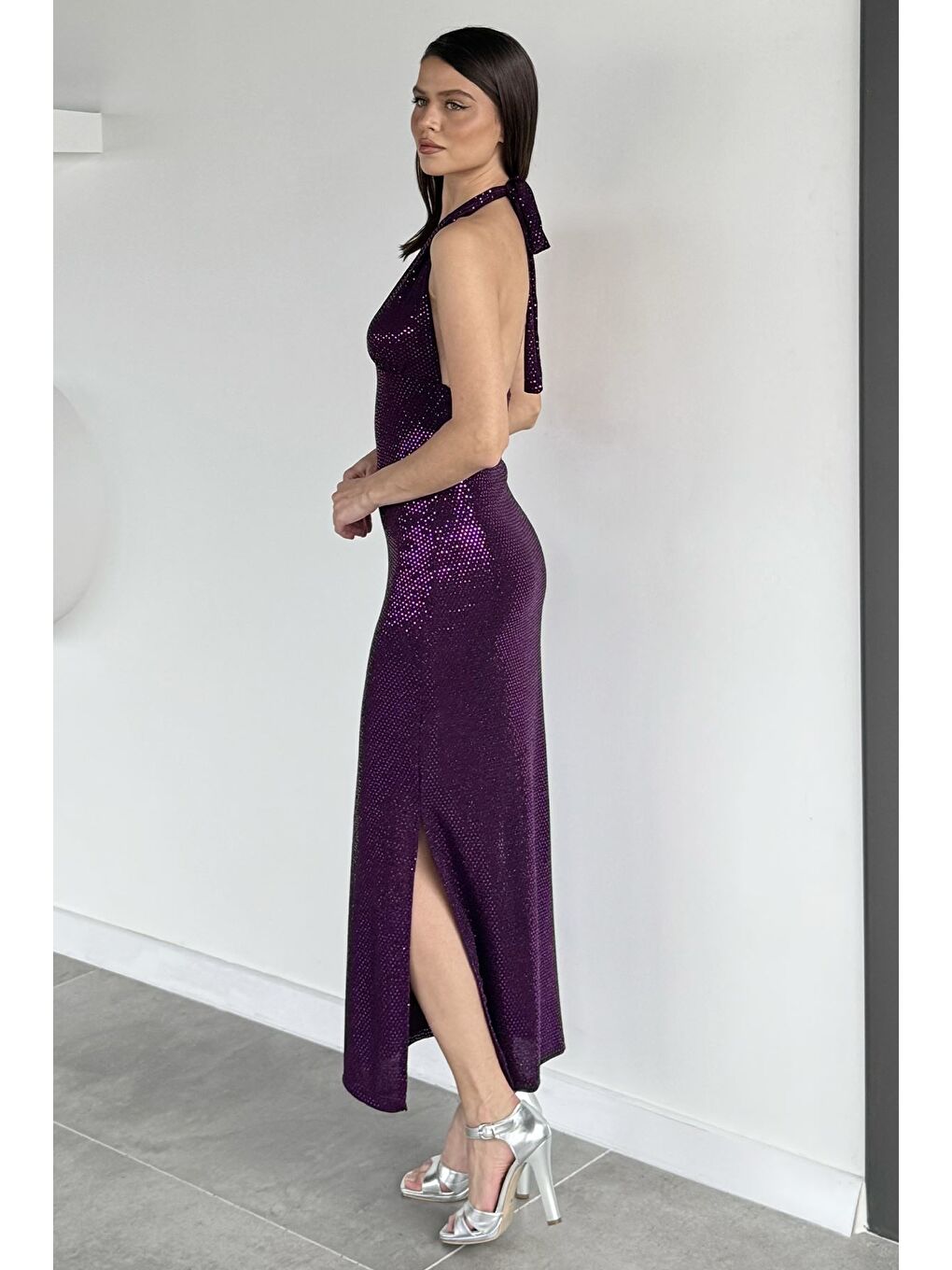 Mor Boyun Bağlamalı Sırt Dekolteli Yırtmaç Detaylı Pul Payet Abiye-4