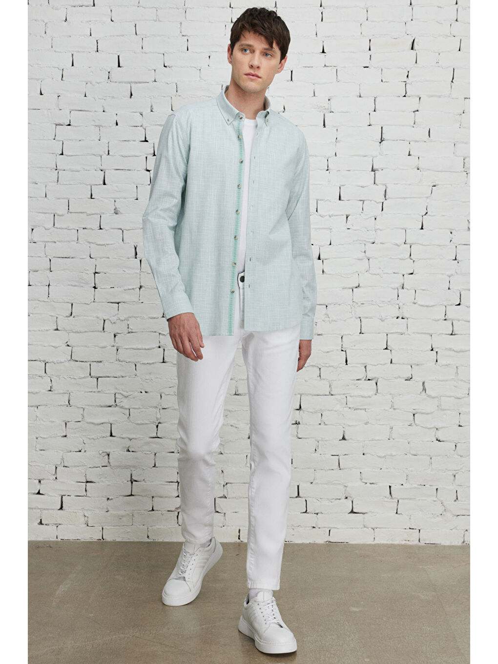 Erkek Haki Slim Fit Dar Kesim Düğmeli Yaka Keten Görünümlü %100 Pamuk Flamlı Gömlek-1