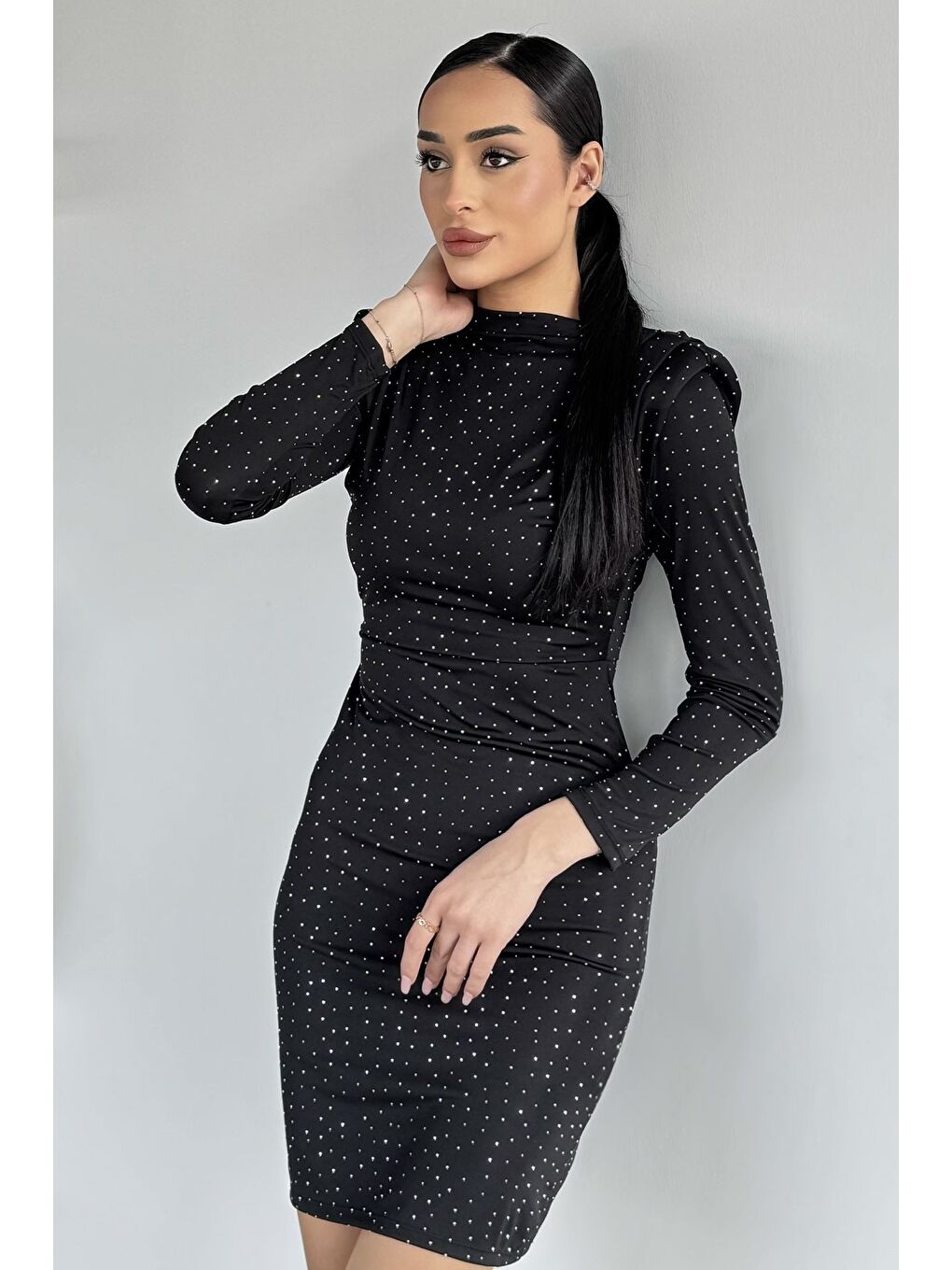 Siyah Kadın Dik Yaka Omuz Vatkalı Taşlı Elastanlı Abiye Elbise