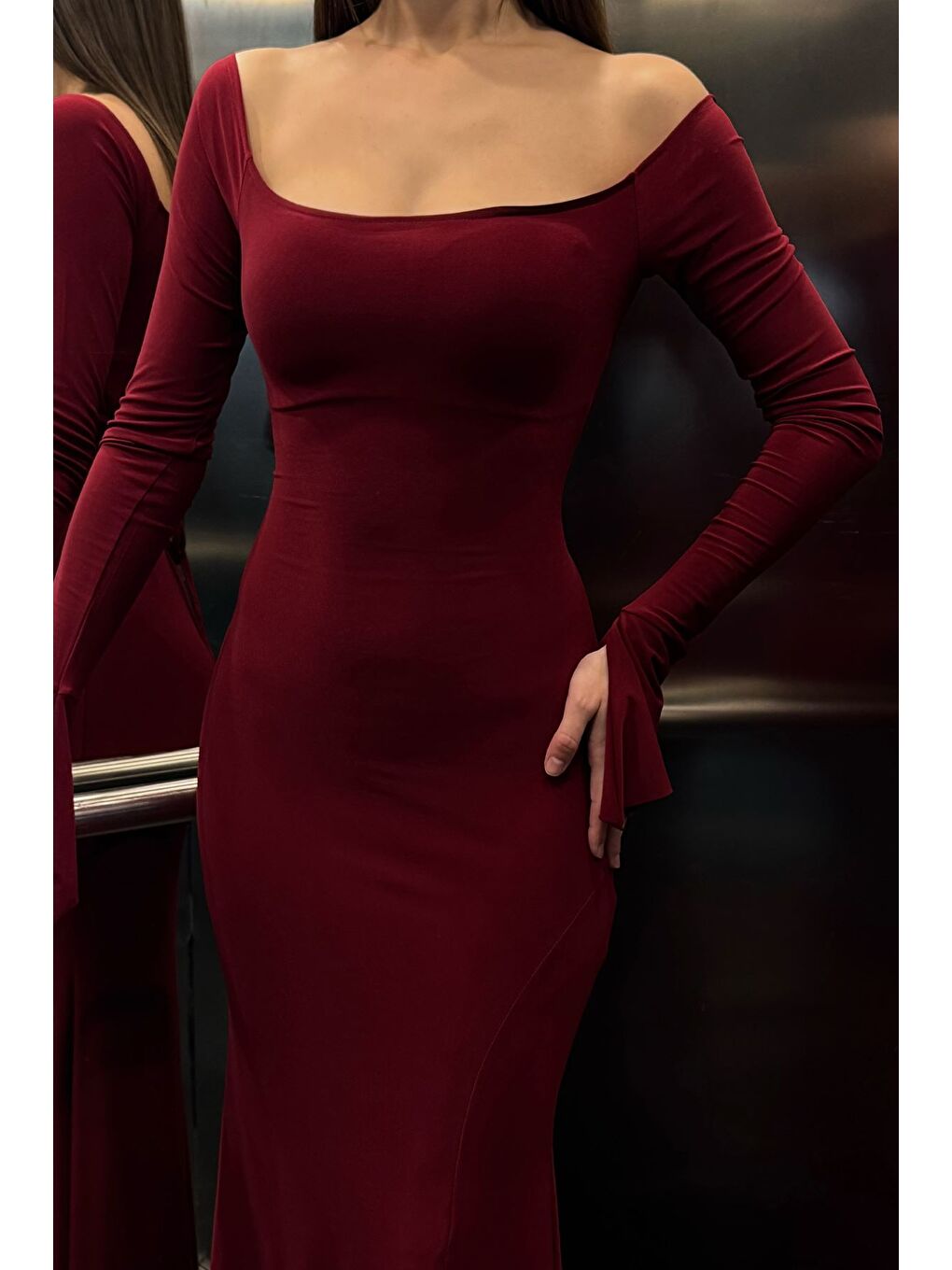 Bordo Kadın Sırt Bağlamalı Yırtmaç Detaylı Elastanlı Abiye-1