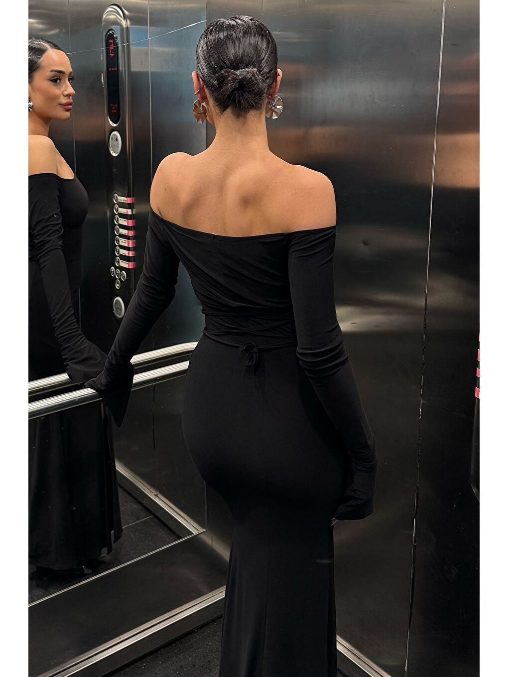 Siyah Kadın Sırt Bağlamalı Yırtmaç Detaylı Elastanlı Abiye-4