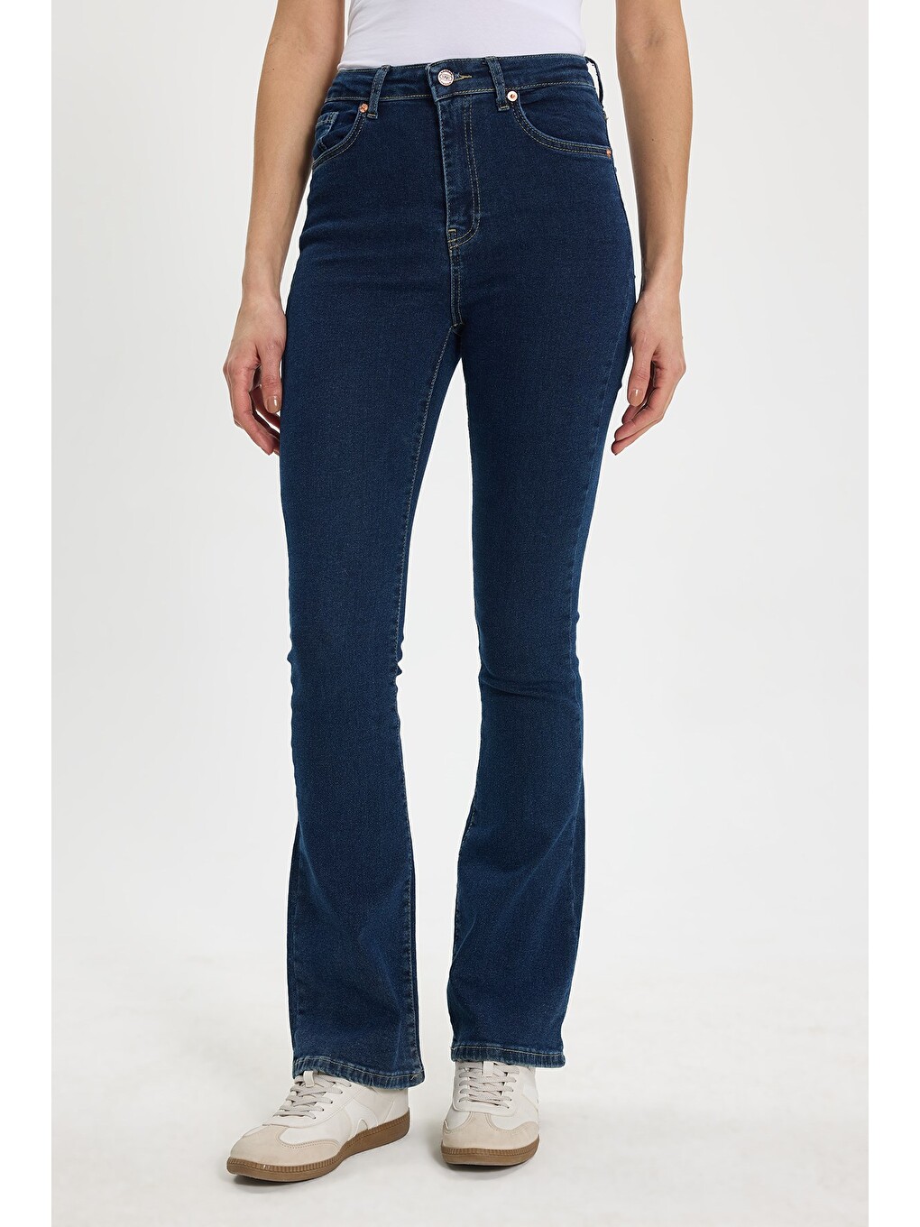 Kadın Regular Fit Klasik Kesim Pamuklu Elastanlı İspanyol Paça Lacivert Jean Jean Pantolon-3
