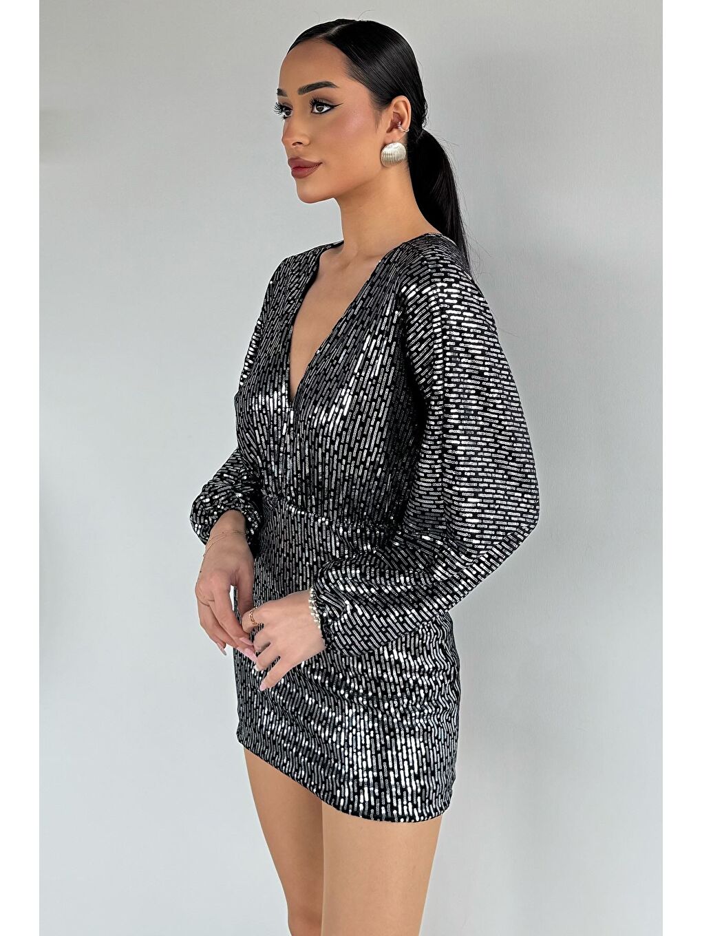 Siyah Ön Ve Sırt Derin Dekolteli Bel Lastikli Mini Pul Payet Abiye-2