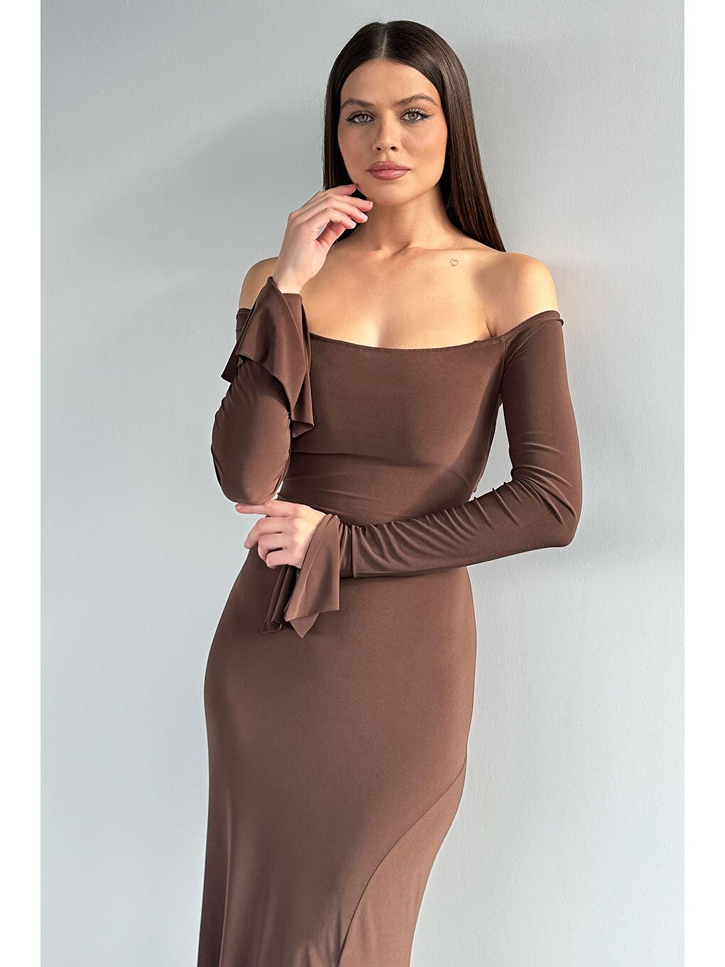 Kahverengi Kadın Sırt Bağlamalı Yırtmaç Detaylı Elastanlı Abiye-2