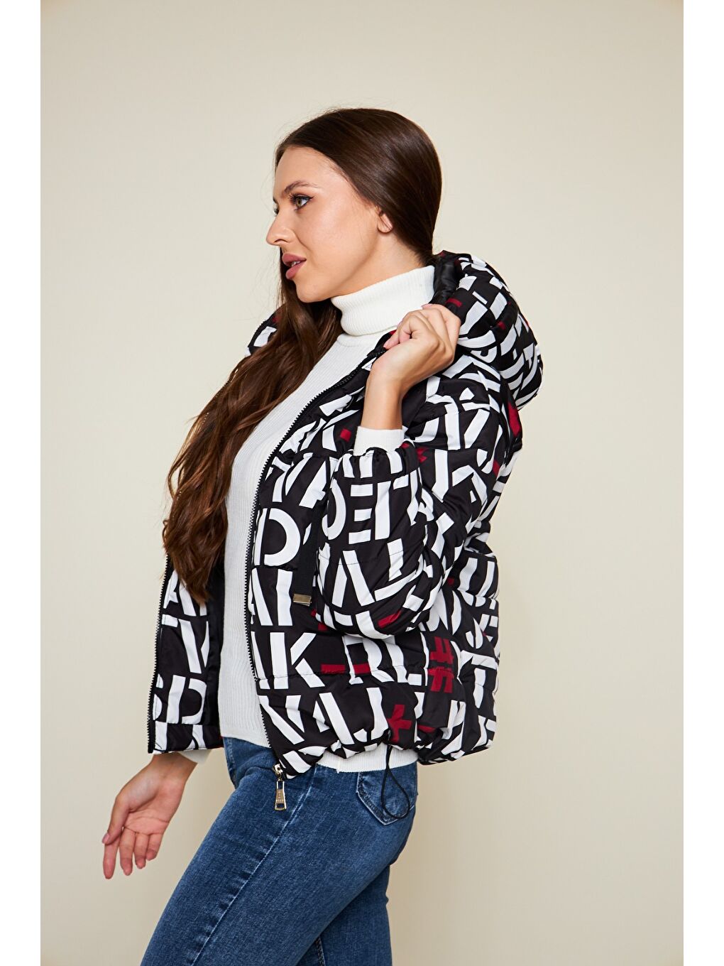 Kadın Kışlık Basic Kapüşonlu Desenli Siyah Şişme Mont-1