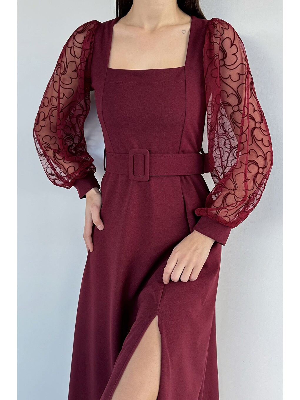 Bordo Kadın Kare Yaka Kollar Güpürlü Bel Kemerli Abiye Elbise