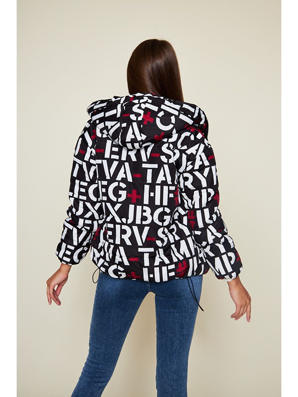 Kadın Kışlık Basic Kapüşonlu Desenli Siyah Şişme Mont-6