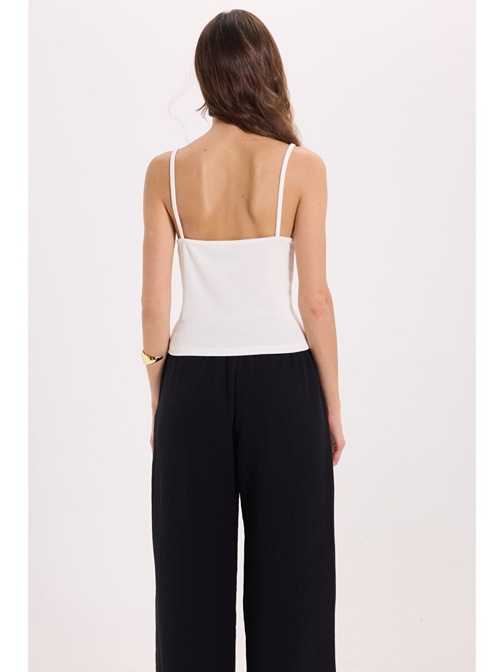 Kadın Slim Fit Dar Kesim Askılı V Yaka Dantel Detaylı Ekru Atlet Bluz-6