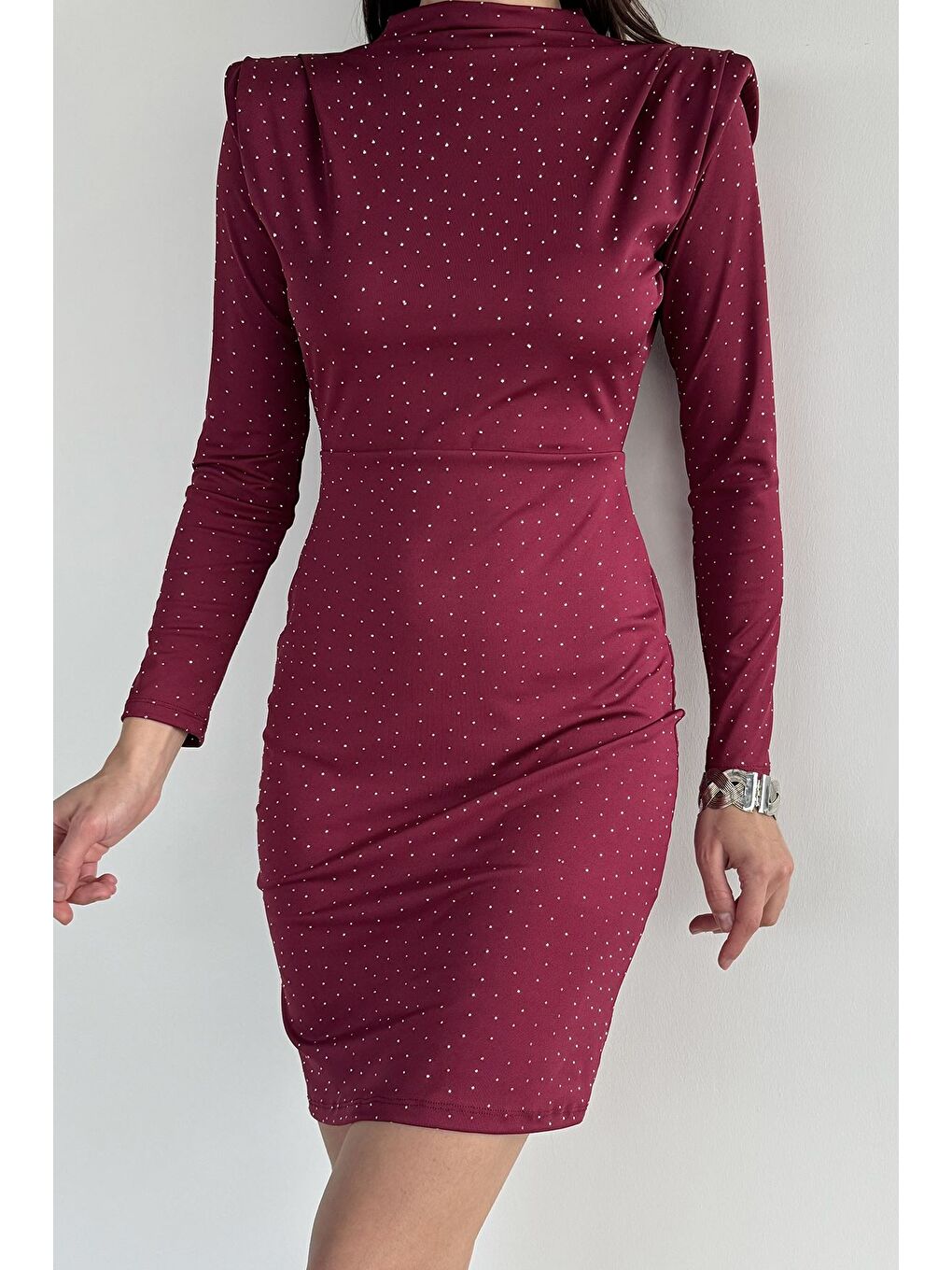 Mürdüm Kadın Dik Yaka Omuz Vatkalı Taşlı Elastanlı Abiye Elbise-3