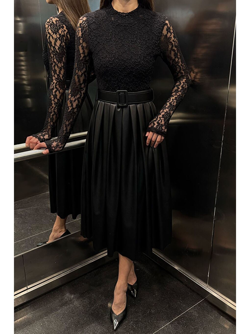 Siyah Kadın Üst Kısım Güpürlü Kemer Detaylı Abiye Elbise-1