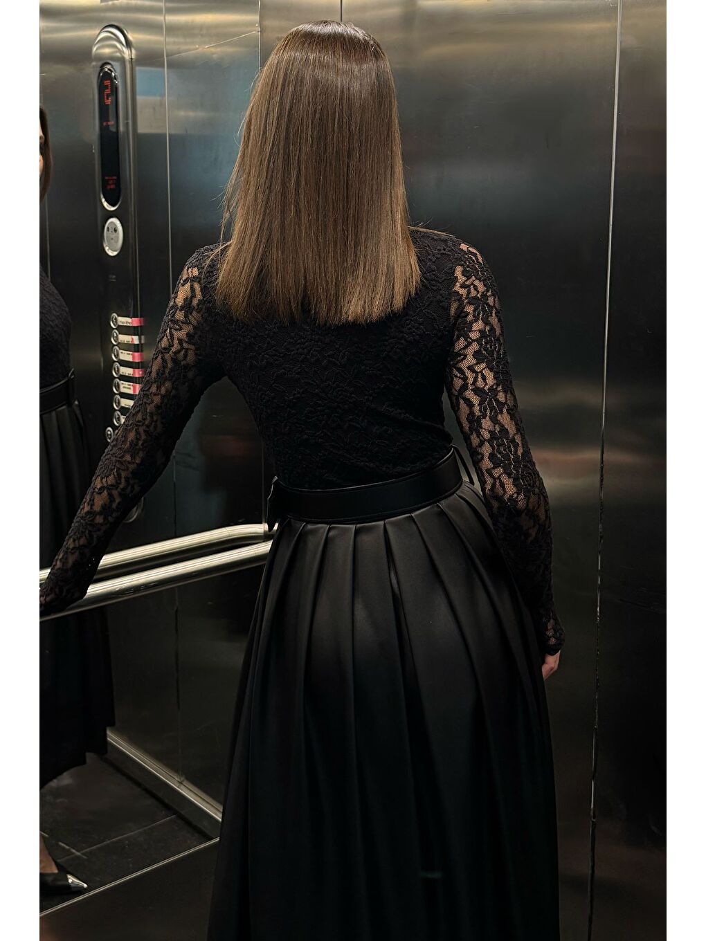 Siyah Kadın Üst Kısım Güpürlü Kemer Detaylı Abiye Elbise-4