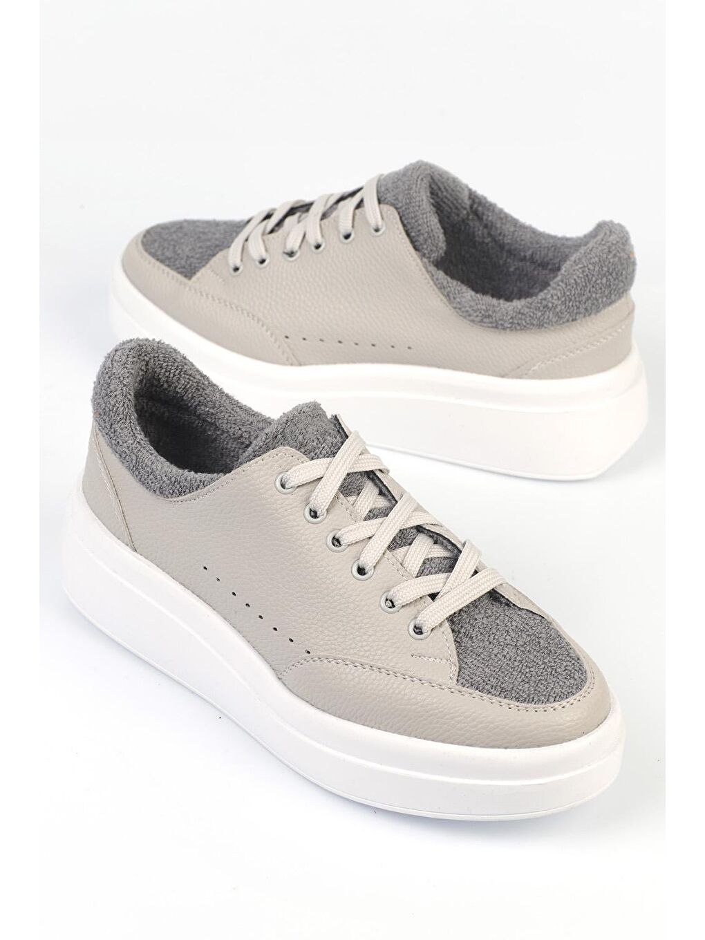 Gri Yuvarlak Burunlu Dili ve İçi Kürklü Kadın Sneaker-1