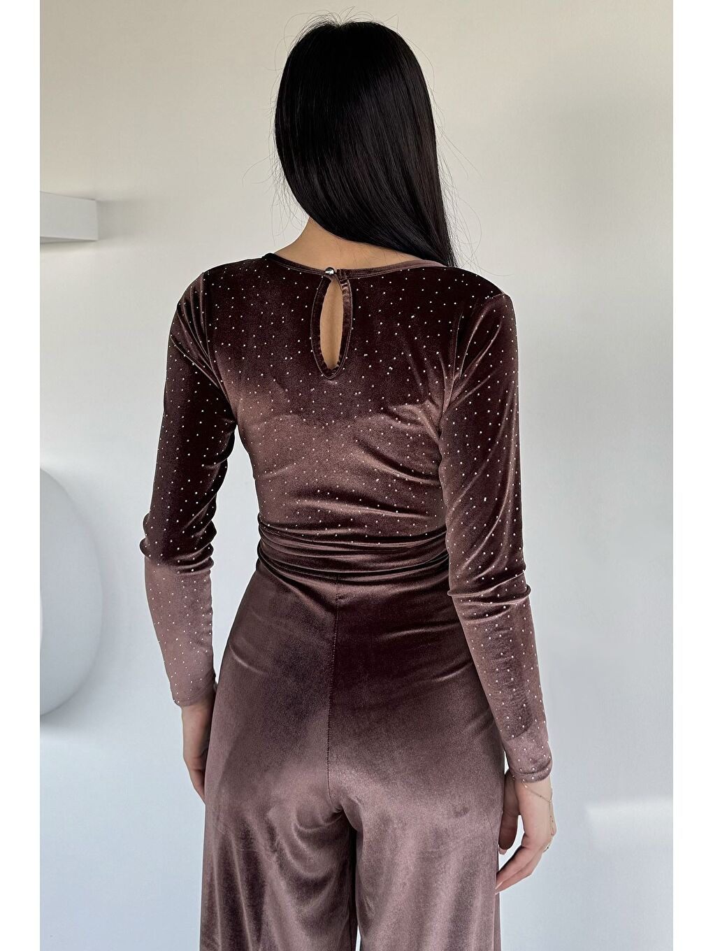 Kahverengi Kadın Kruvaze Yaka Taşlı Kuşaklı Kadife Abiye Tulum-4