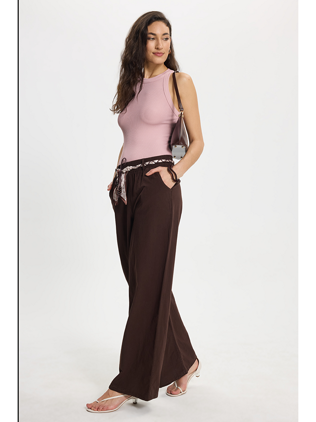 Pembe Kadın Slim Fit Dar Kesim Bisiklet Yaka Fitilli Görünümlü Askılı Elastanlı Pudra Rengi Bluz Atlet-1