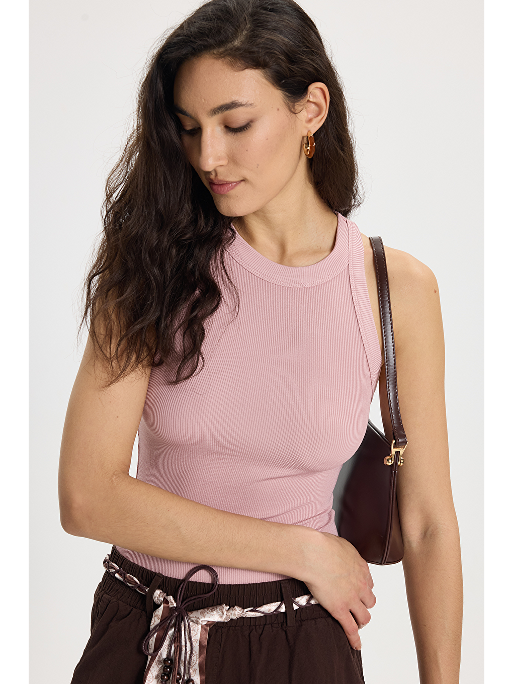 Pembe Kadın Slim Fit Dar Kesim Bisiklet Yaka Fitilli Görünümlü Askılı Elastanlı Pudra Rengi Bluz Atlet-2