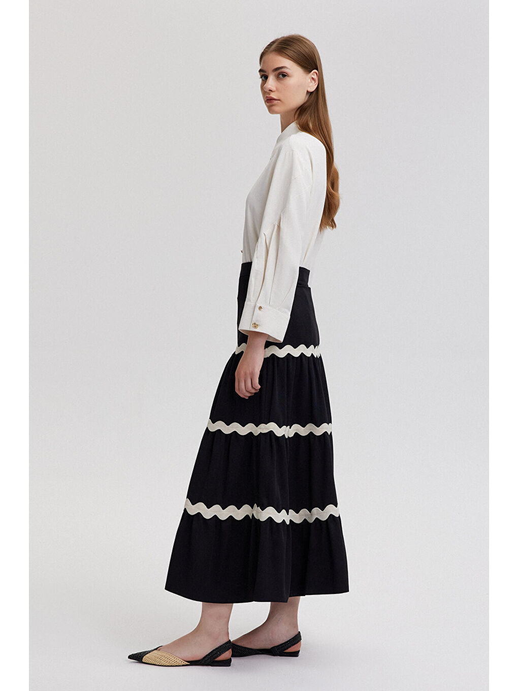 Siyah Şerit Detaylı Volan Etek-3