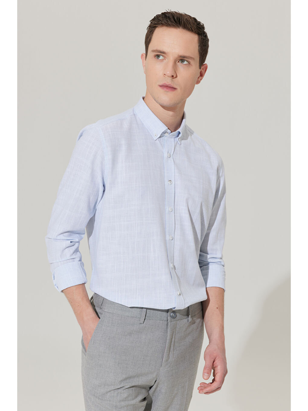 Erkek Mavi Slim Fit Dar Kesim Düğmeli Yaka Keten Görünümlü %100 Pamuk Flamlı Gömlek-2