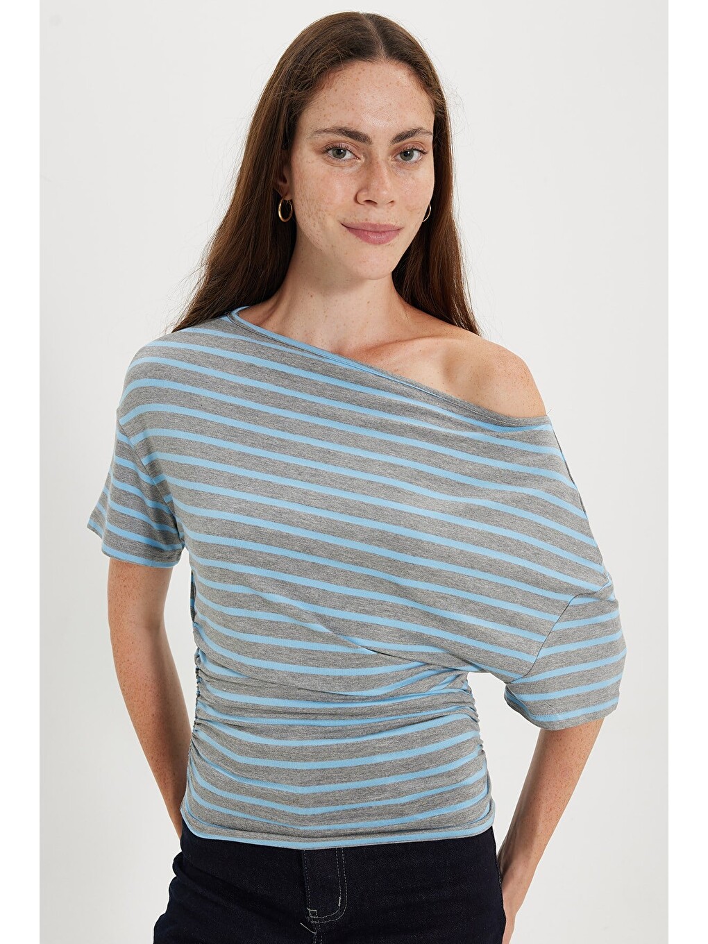 Kadın Regular Fit Klasik Kesim Asimetrik Yaka Yarasa Kol Çizgili Elastanlı Mavi Viskon Crop Bluz-2