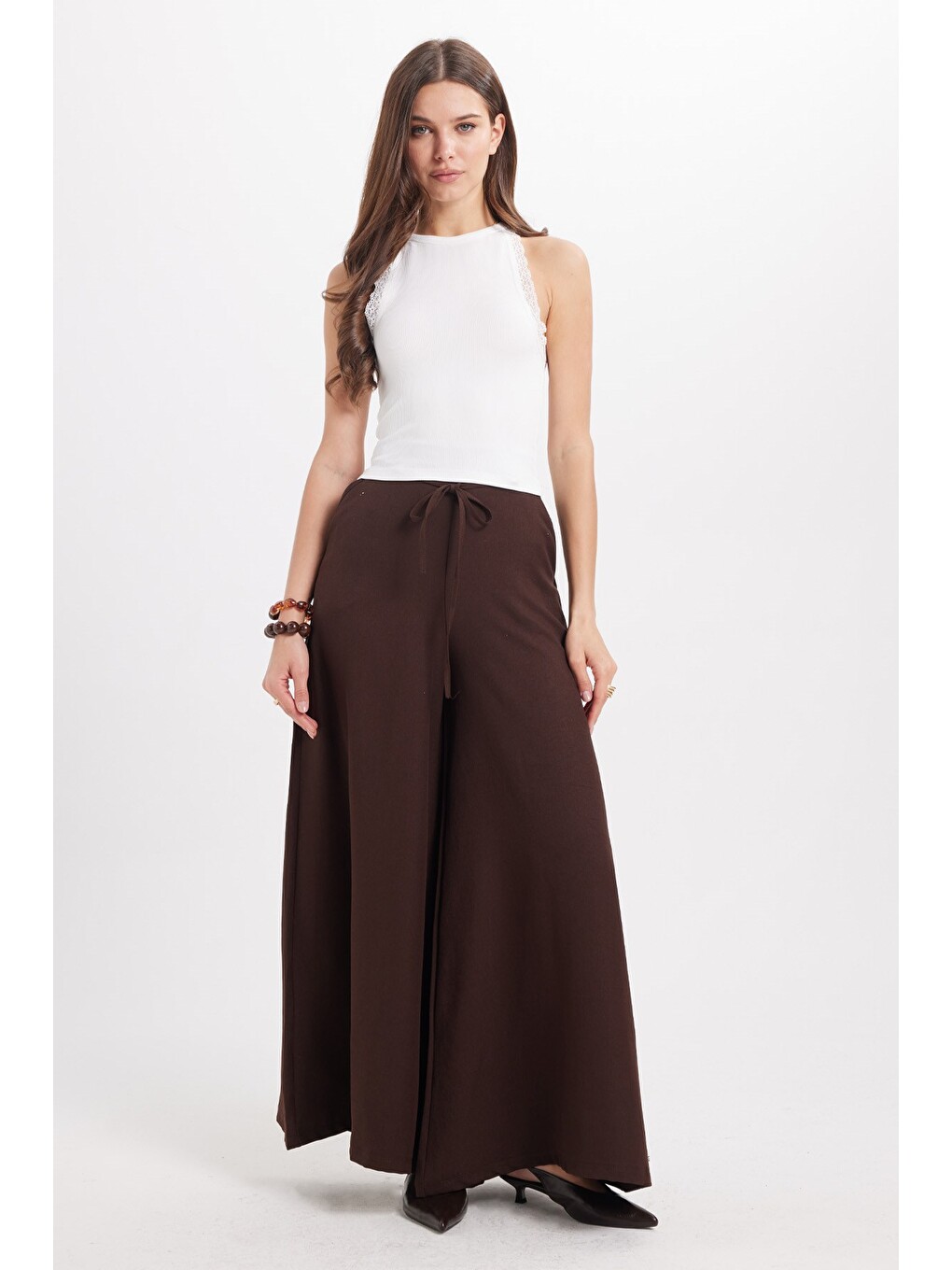 Kadın Slim Fit Dar Kesim Halter Yaka Kolsuz Dantel Detaylı Ekru Atlet Bluz-1