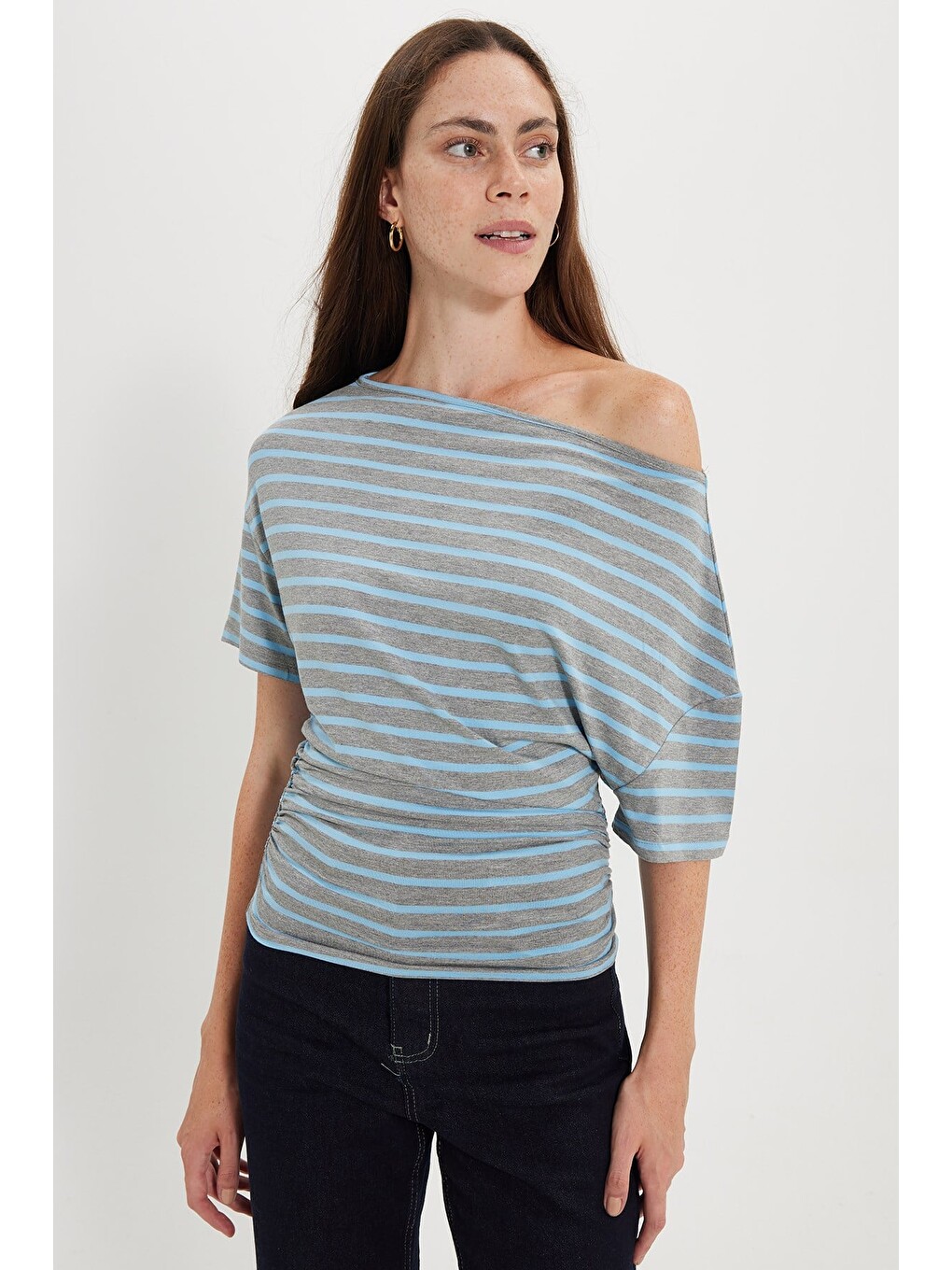 Kadın Regular Fit Klasik Kesim Asimetrik Yaka Yarasa Kol Çizgili Elastanlı Mavi Viskon Crop Bluz-7