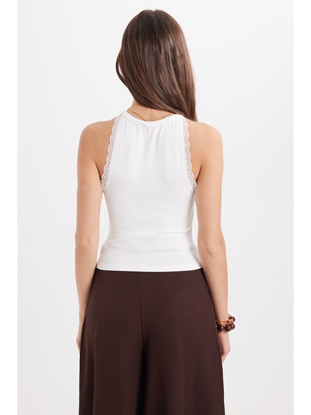 Kadın Slim Fit Dar Kesim Halter Yaka Kolsuz Dantel Detaylı Ekru Atlet Bluz-5