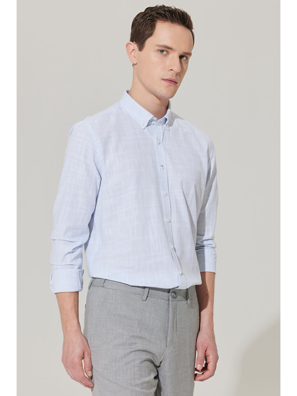 Erkek Mavi Slim Fit Dar Kesim Düğmeli Yaka Keten Görünümlü %100 Pamuk Flamlı Gömlek-4