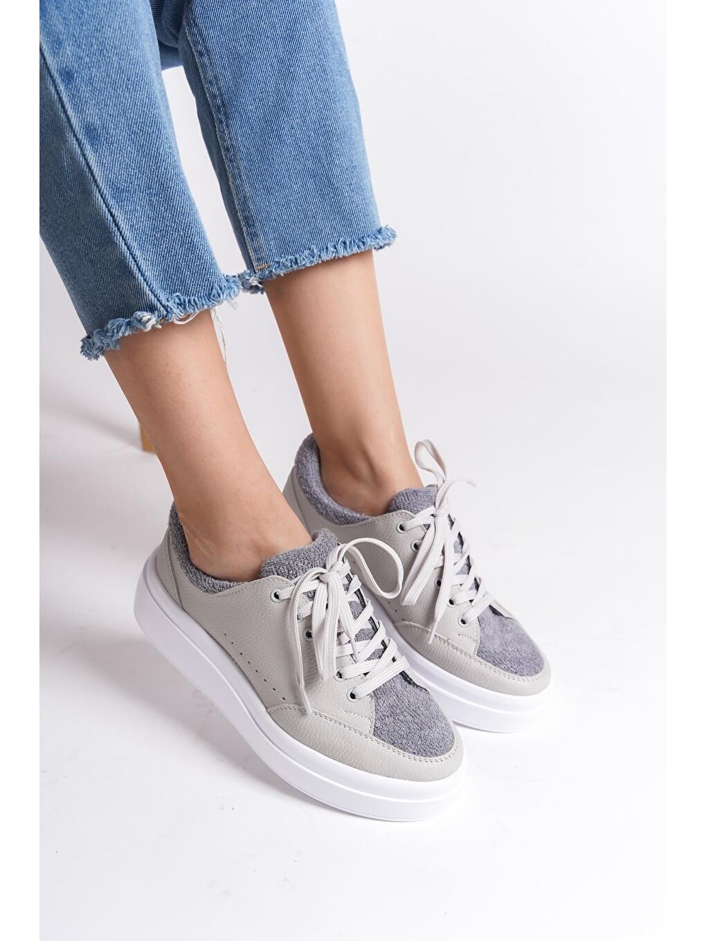 Gri Yuvarlak Burunlu Dili ve İçi Kürklü Kadın Sneaker-4