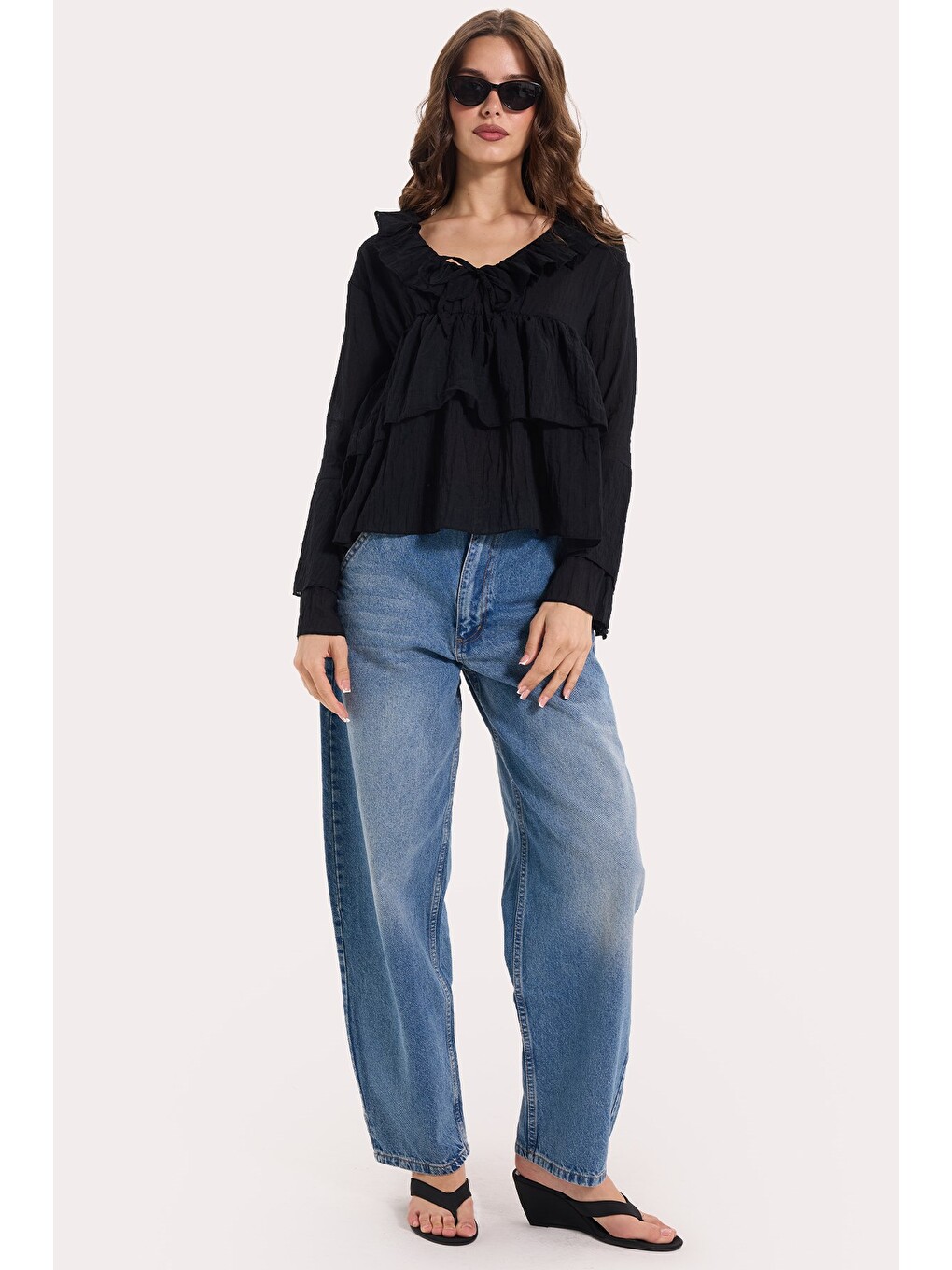 Kadın Slim Fit Dar Kesim V Yaka fırfır Detaylı Uzun Kol Siyah Bluz-1