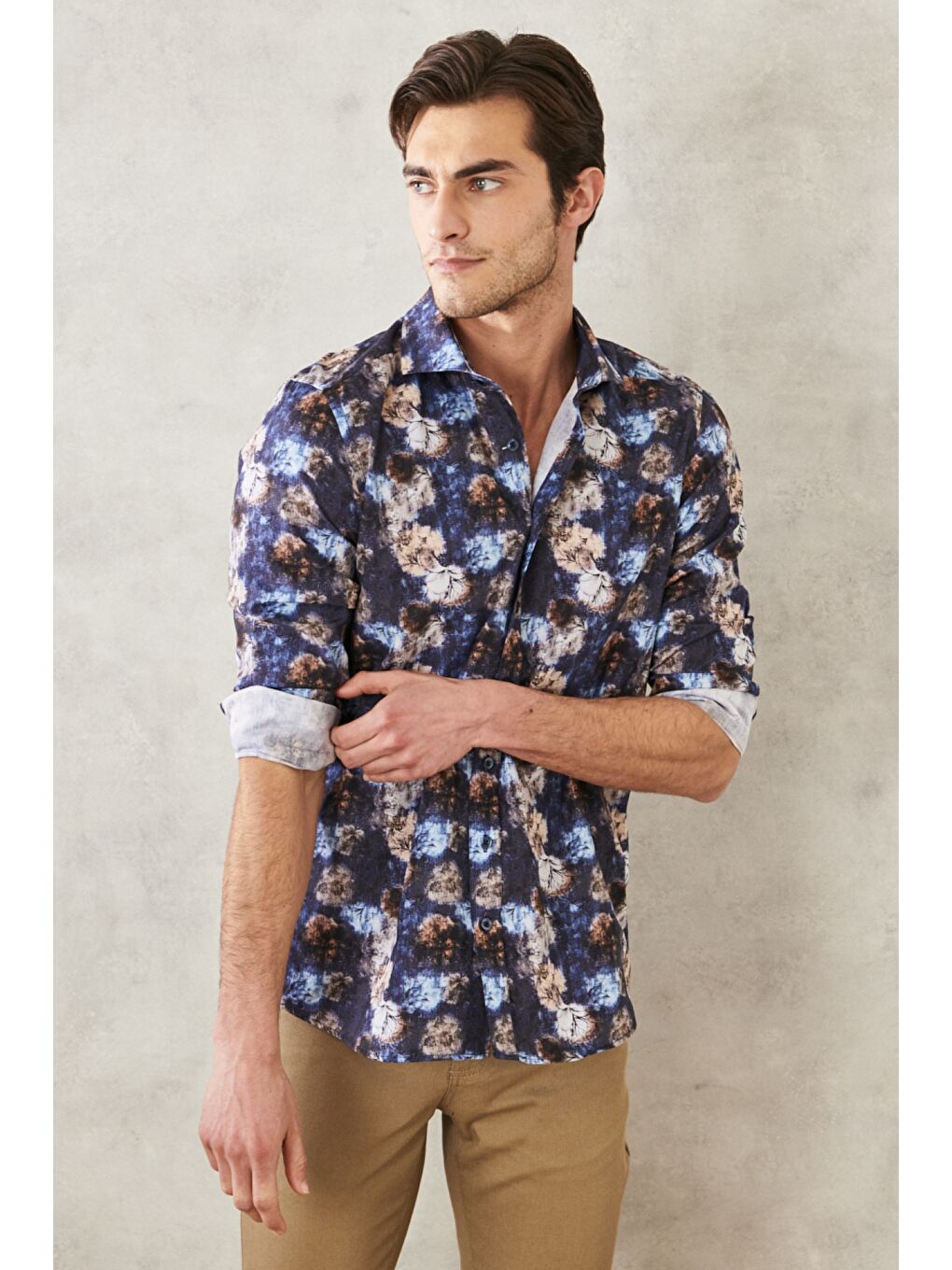 Erkek Lacivert Slim Fit Dar Kesim İtalyan Yaka Baskılı Gömlek-2