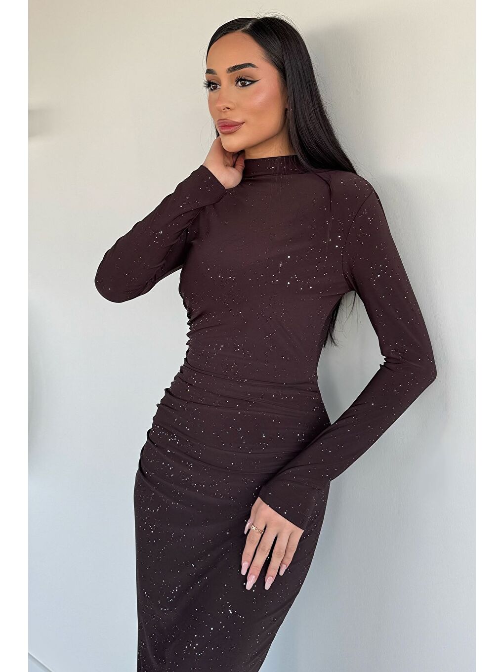 Kahverengi Kadın Dik Yaka Bel Ve Omuz Büzgülü Yırtmaç Detaylı Işıltılı Abiye-2