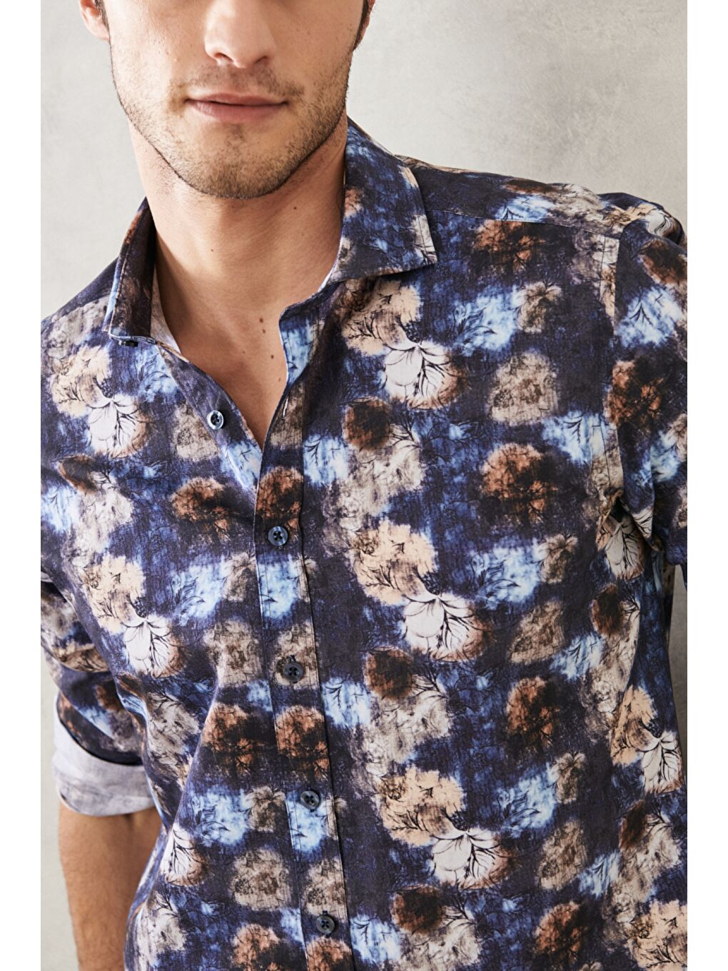 Erkek Lacivert Slim Fit Dar Kesim İtalyan Yaka Baskılı Gömlek-3