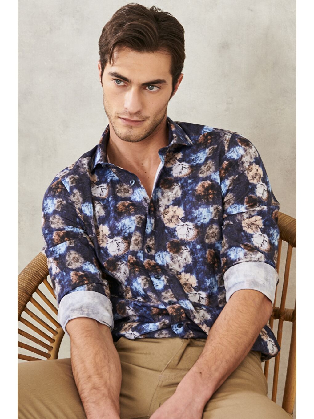 Erkek Lacivert Slim Fit Dar Kesim İtalyan Yaka Baskılı Gömlek-4