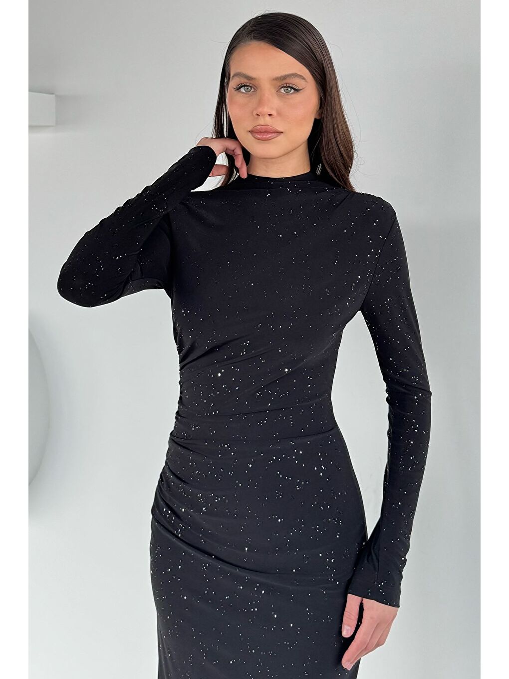 Siyah Kadın Dik Yaka Bel Ve Omuz Büzgülü Yırtmaç Detaylı Işıltılı Abiye-3