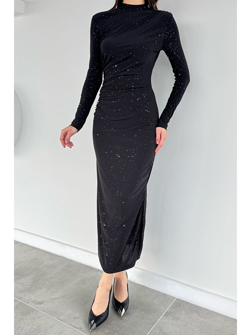 Siyah Kadın Dik Yaka Bel Ve Omuz Büzgülü Yırtmaç Detaylı Işıltılı Abiye-4